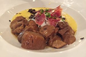 Boletus con jamón ibérico y parmentier de queso El Ruedo Candelario Salamanca