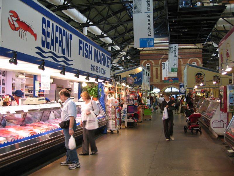 Interior de St. Lawrence Market Toronto Canada