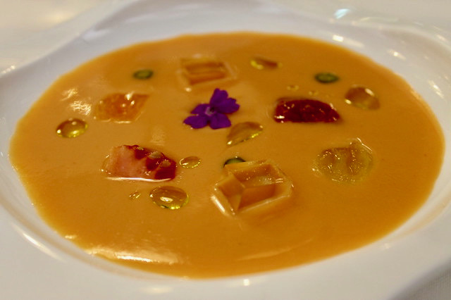Restaurantes en Oviedo Sopa de tomate con helado de aceite de oliva, en ‘Casa Fermín’
