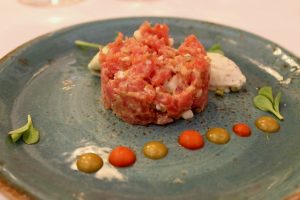 Steak tartar con helados de mostaza y jalapeños Casa Fermin Oviedo