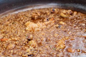 Arroz negro de sepionet y chipirones en ‘Duna’ Valencia