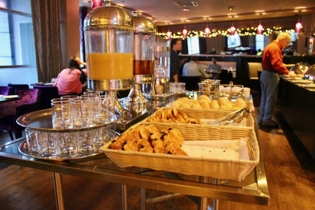 Bufet desayuno Harbour Hotel Galway