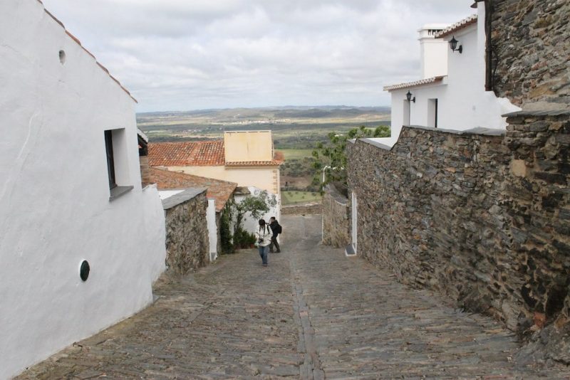Calles empedradas Monsaraz Portugal
