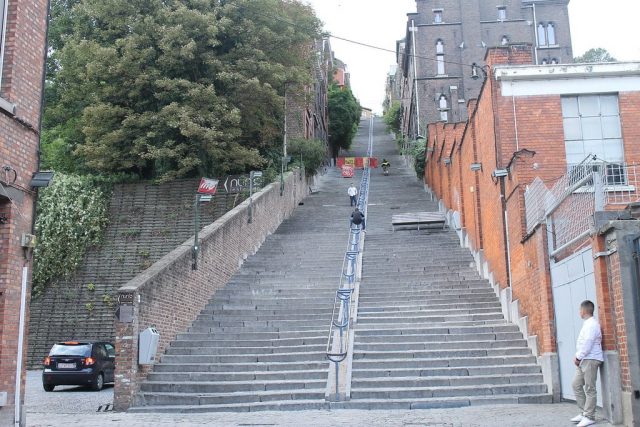Escaleras Montaña Bueren Lieja Belgica