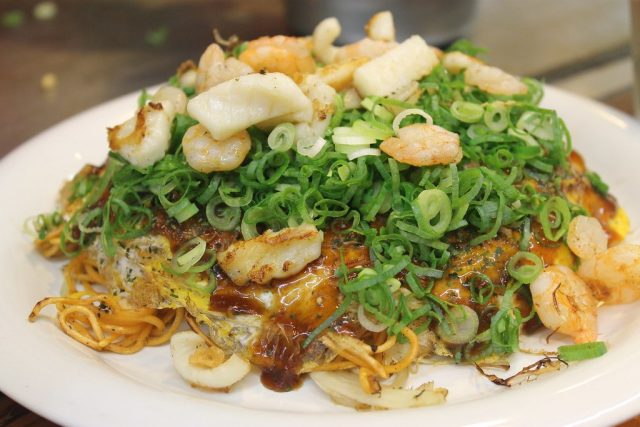 Okonomiyaki, el plato más popular de la cocina de Hiroshima