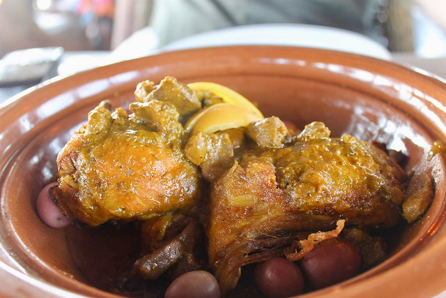 Tajine de pollo con limones encurtidos y aceitunas Marruecos