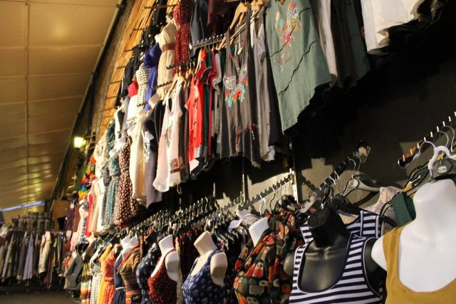 Tienda de ropa Camden Town Market Londres