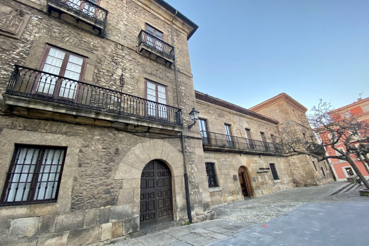 Cimadevilla, un paseo por el encantador barrio de pescadores de Gijón